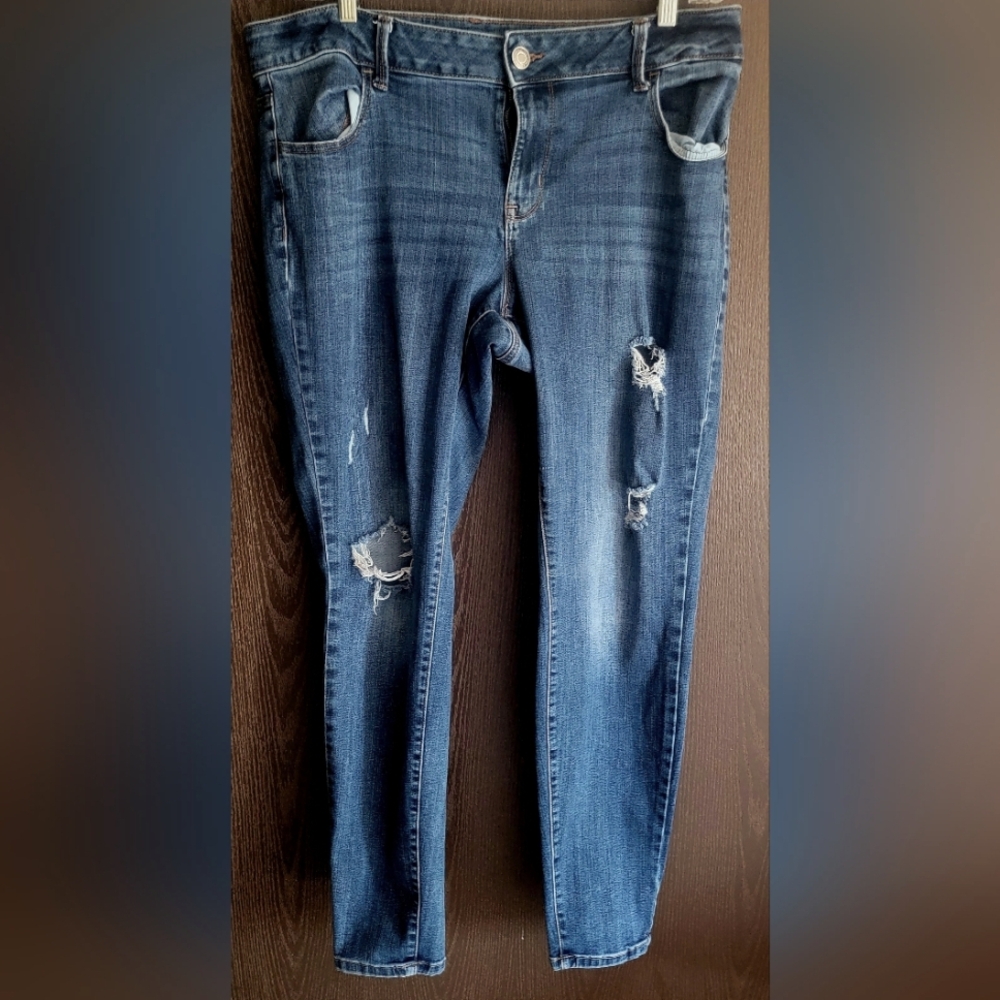 Maurices Women's Jeans 16w Long Distressed EUC